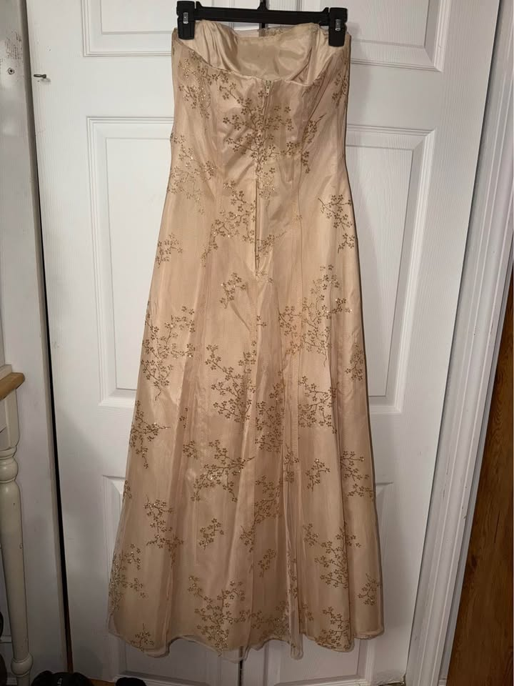 Masquerade Juniors Champagne Gold Floral Shimmer Strapless Full-Length Formal Gown - Size 9/10