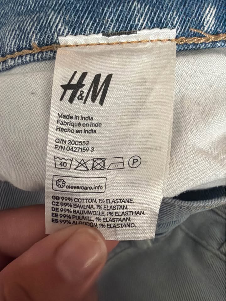 H&M Men's Light Wash Skinny Distressed Ripped Jeans - Size 30x32