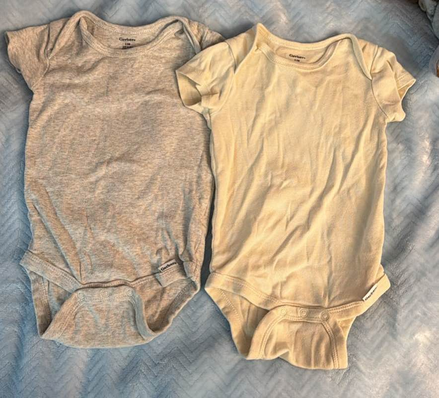 Gerber Baby 2-Pack Short Sleeve Onesies - 6-9 Months