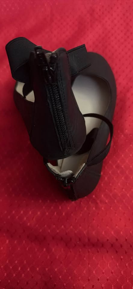 The Children's Place Girls Black Elastic Strap Flat Dress Shoes - Size 2